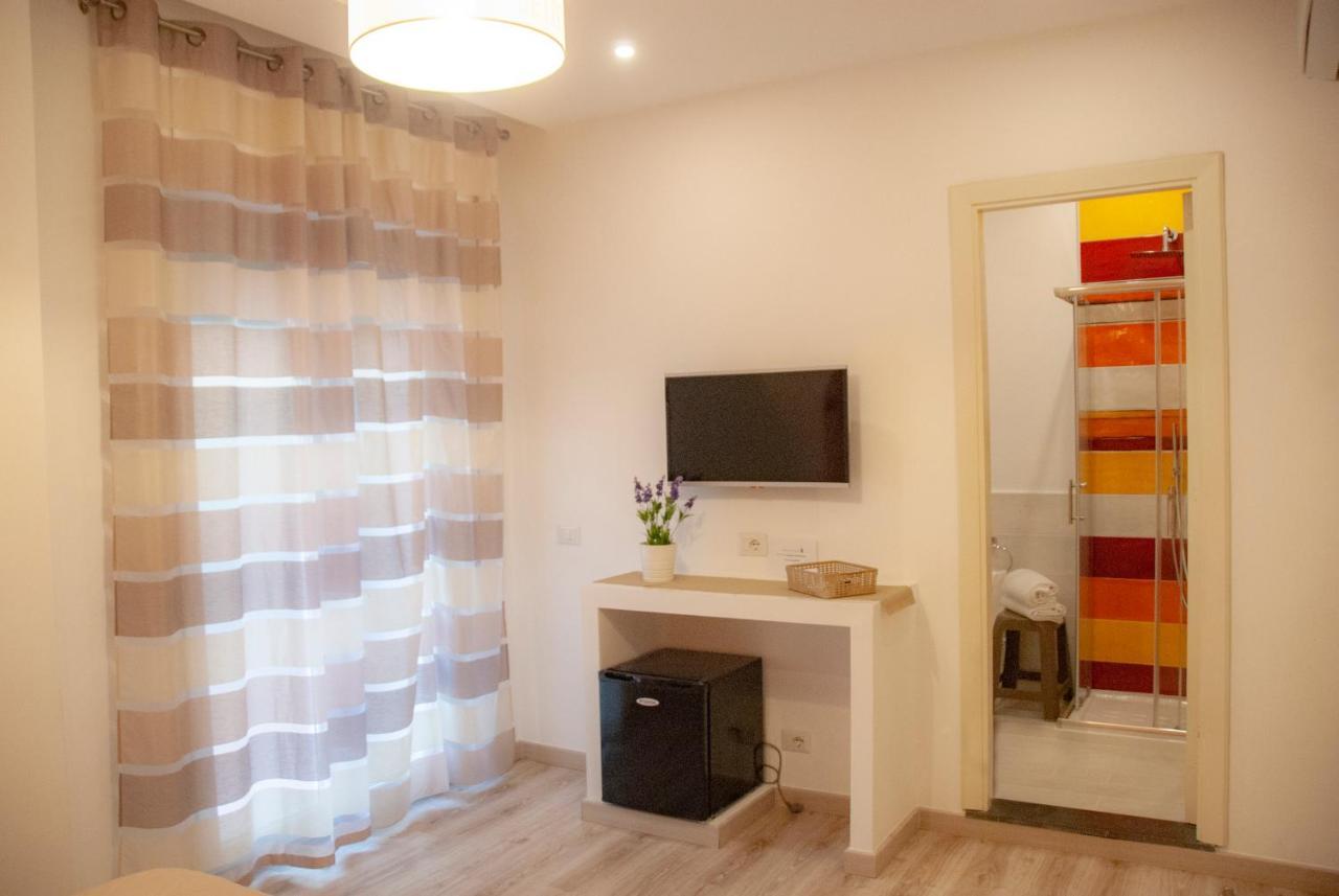 Sorrento Comfort Rooms Con Piscina 外观 照片